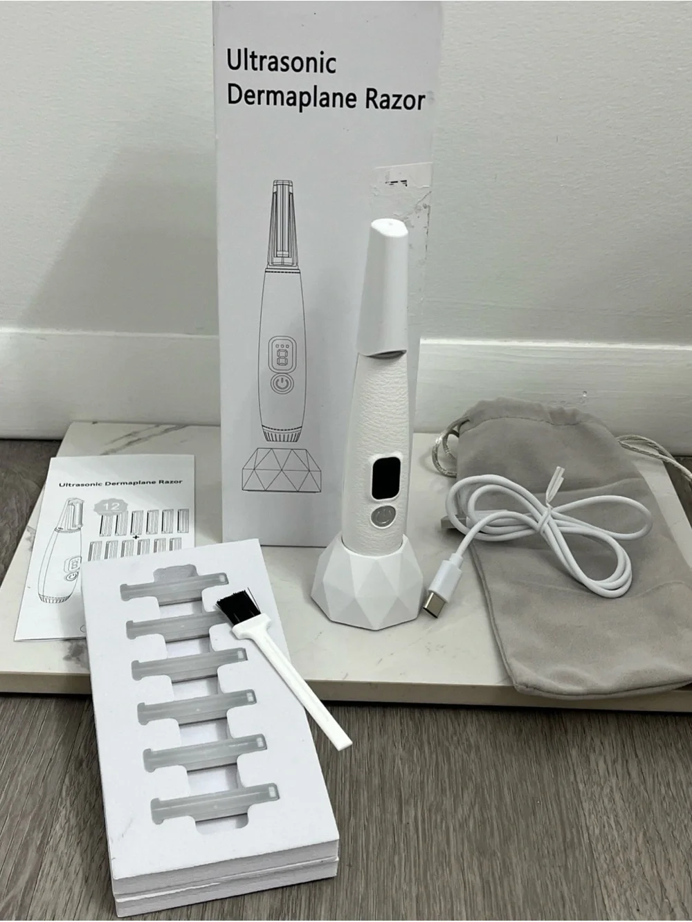 Ultrasonic dermaplane razor with 12 refill blades new